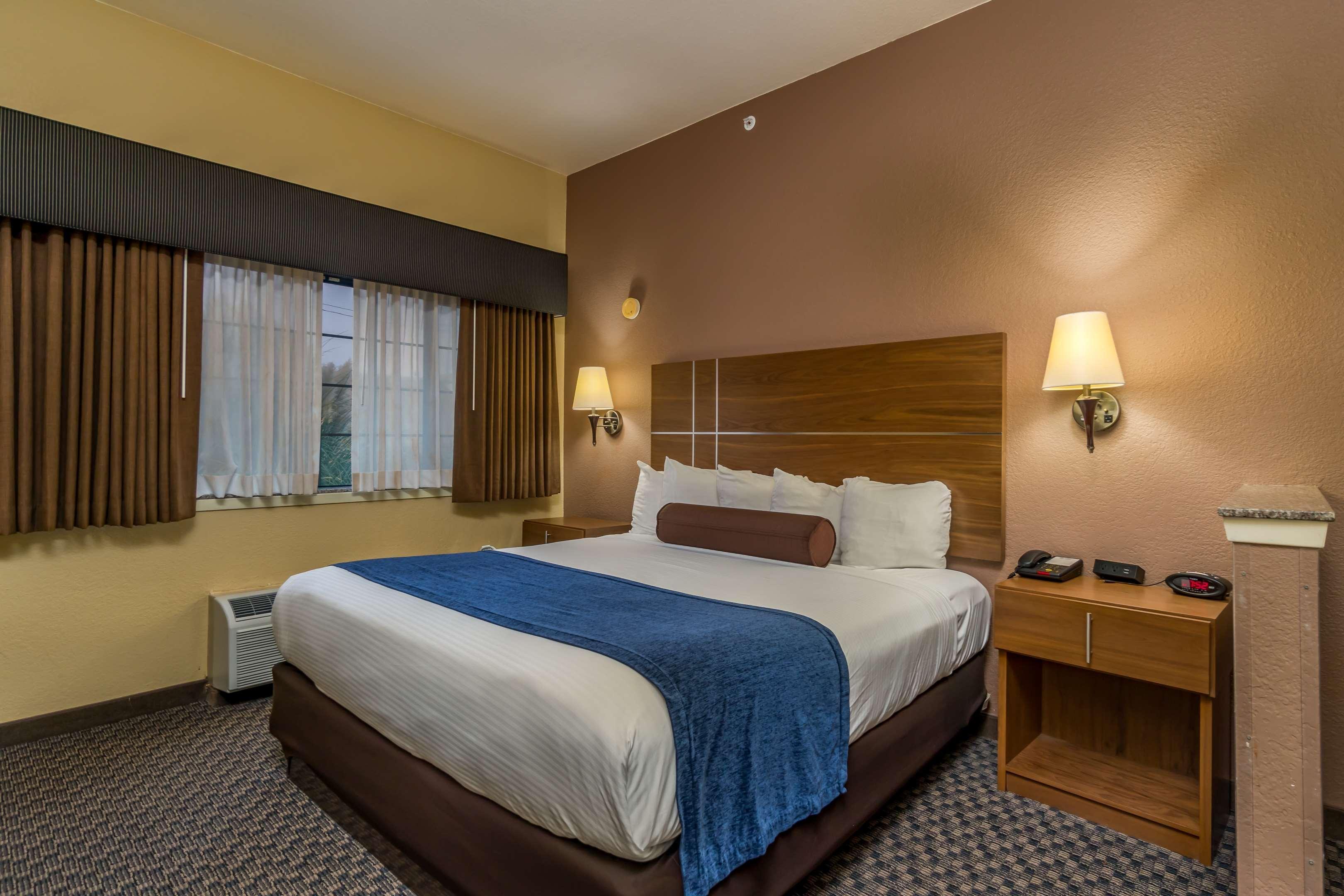 Best Western Plus Shamrock Inn & Suites Exterior photo